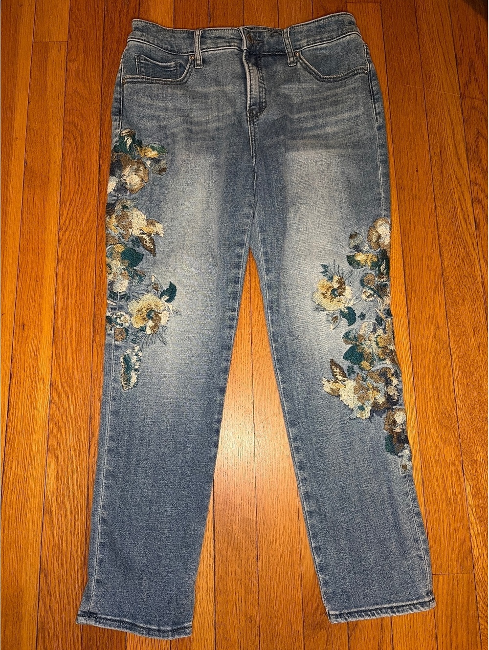Chico's Embroidered Floral Ankle Jeans 4 Romantic Boho Cottagecore Fairy Artsy